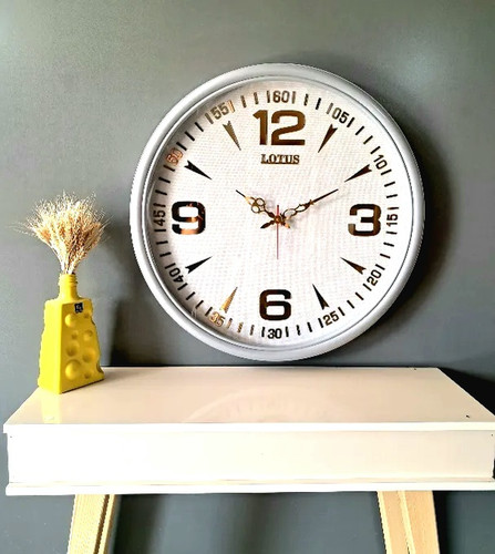 ساعت دیواری لوتوس 770